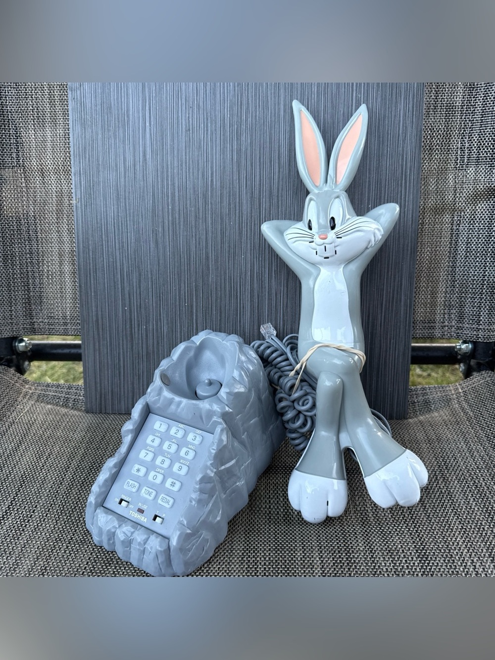 Vintage Toshiba Bugs Bunny Push Button Corded Telephone #LT800BUG
